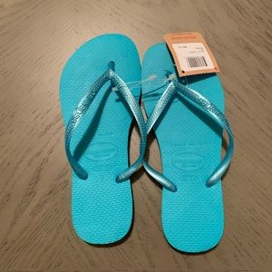 Havaianas size 4/5 in teal.